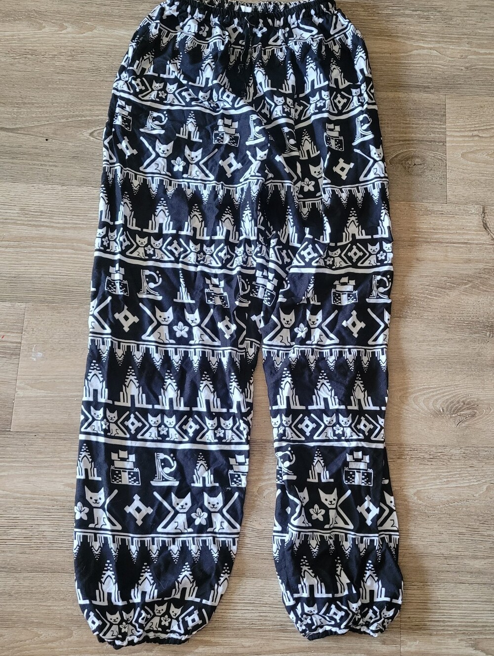 Bohemian style Black & White Patterned Jogger Pants with Elastic Waist Medium